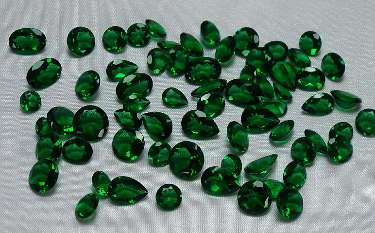 Green Chromere Quartz Gemstone Lot of 200 Carets