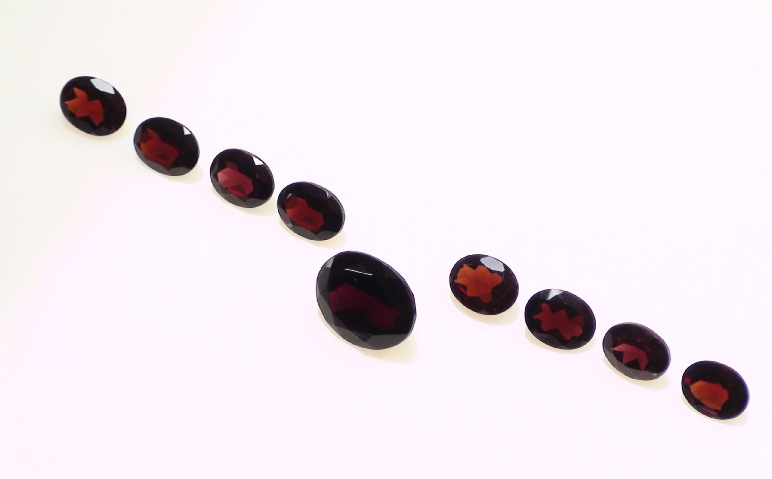 Beautiful Cranberry Garnet Faceted Gemstone Kit of 25 carets