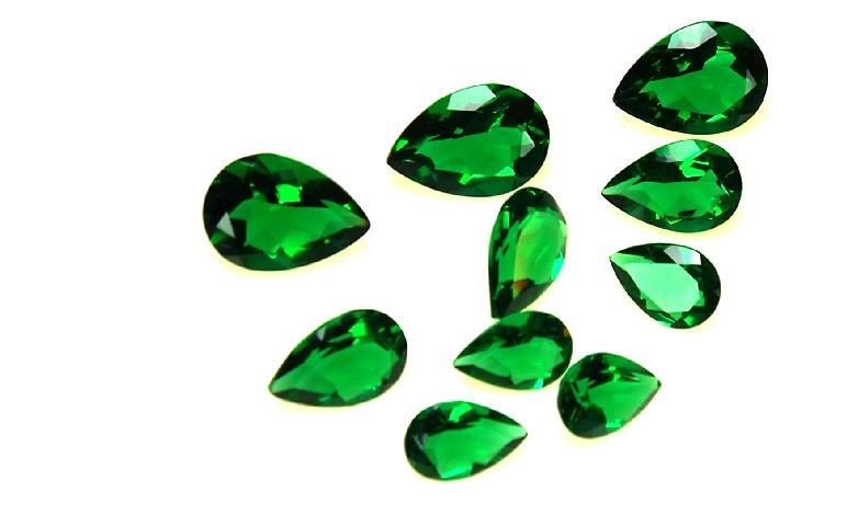 Green Chromere Faceted Gemstone Kit of 25 carets in Pear Shapes